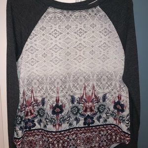 Casual “baseball” style shirt. Worn only 2x.